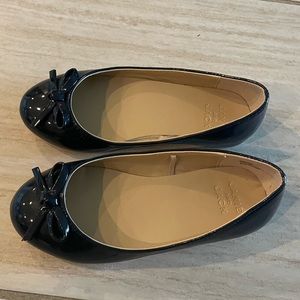 Janie and Jack girls’ patent bow ballet flats size 12.